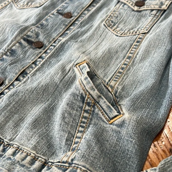 Levi’s Vintage Denim jacket.  Fits like a Medium.  No size tag - Picture 6 of 14